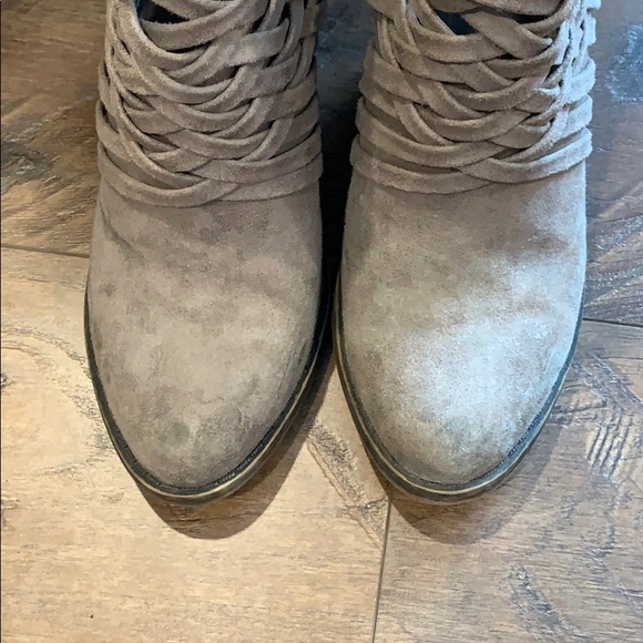 Heels - Picture 2 of 6